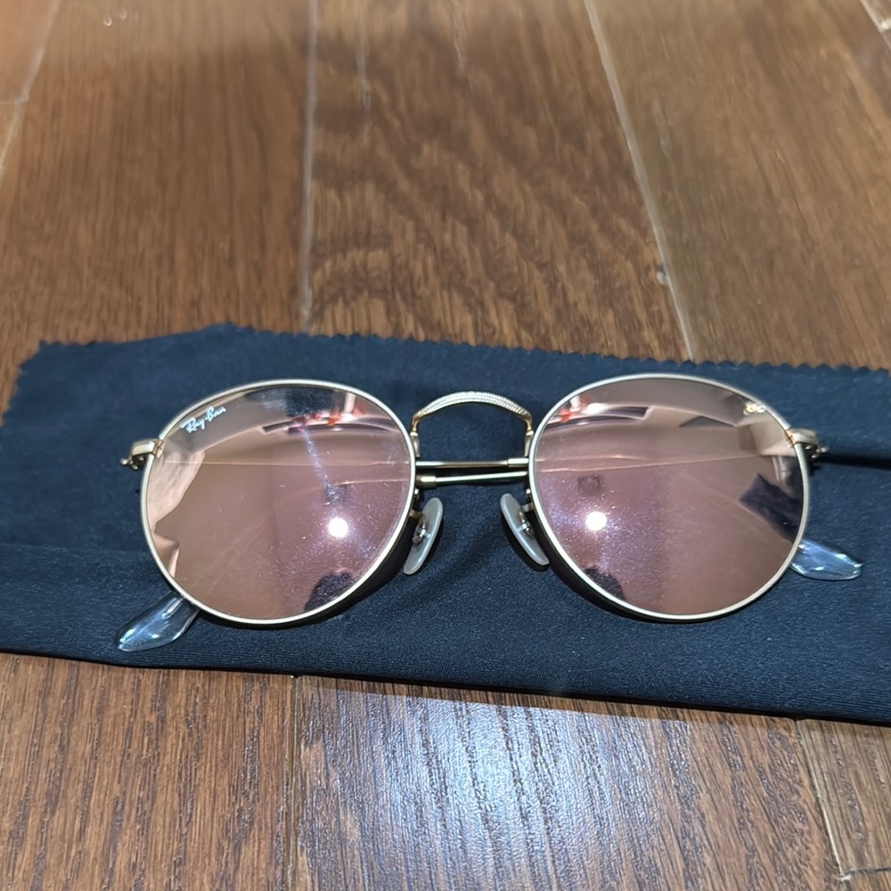 Ray-Ban Round Gold Frame Sunglasses with Rose Lenses